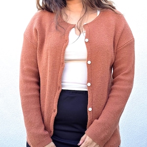 Vintage Orangefarbener Cardigan mit Ausgebogener Saum
