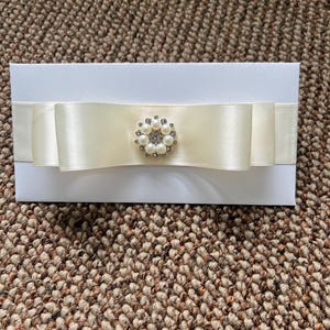 Handmade Wedding Money Envelope: Ivory Ribbon and Pearl Embellishment (Set of 5)