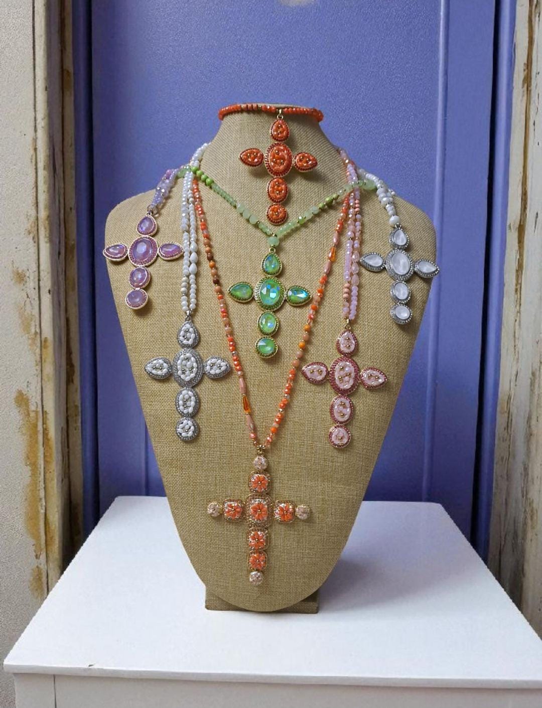 Pendentif Et Chaîne Or 18K 750 Mls. Croix Avec Olivines. Grande Taille