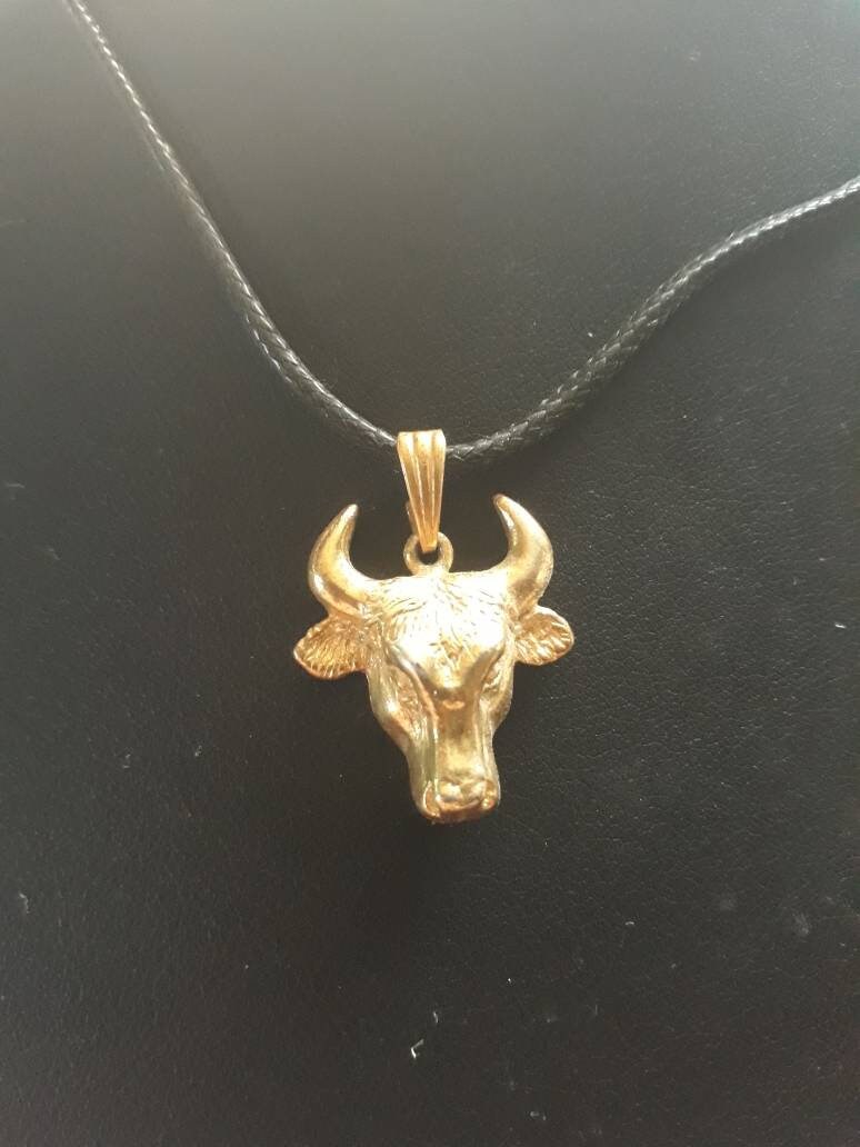 Pendentif Taureau En Métal Doré – En Laiton, Peut Se Porter Ou Se Poser Comme Décoration, Occasion Comme Neuf