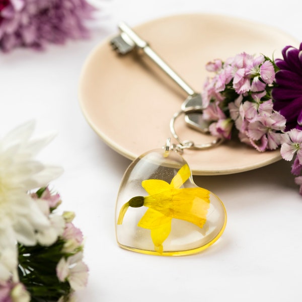 Daffodil Keyring, Heart Keyring, Real Flower Keyring, Daffodil Gift, Gift for Her, Mothers Day Gift, Yellow Flower, Spring