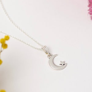 Moon Necklace, Crescent Moon Necklace, Dainty Necklace, Moon Jewellery, Moon and Star Necklace, Gift for Her, Moon Pendant, Minimalistic