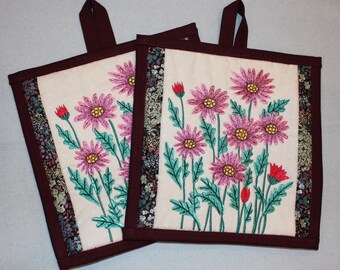 Set of Two - Machine Embroidered 8.5inch Square Trivet or Pot Holder - Floral Design with White Background - Pink Daisies