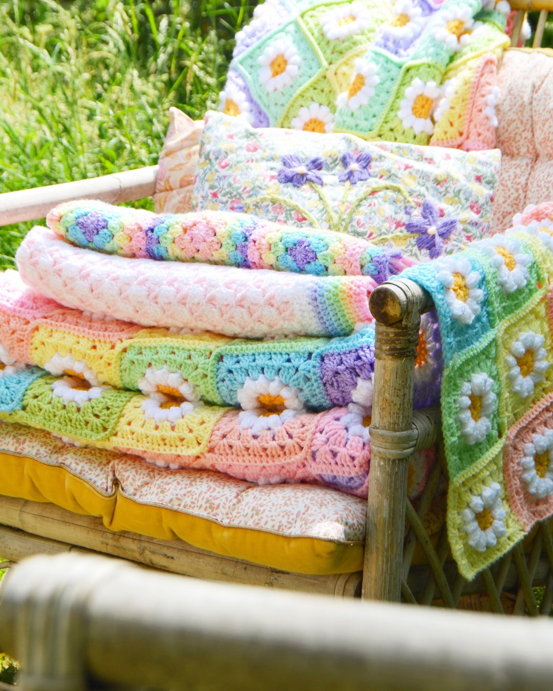 Daisy Blanket, Crochet Blanket, Flower Blanket, Pastel Blanket, Floral