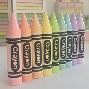 Crayon shelfie, teachers gift, desk decor, crayon decor, back to school, classroom decor, rainbow decor, craft room decor, tiered tray decor