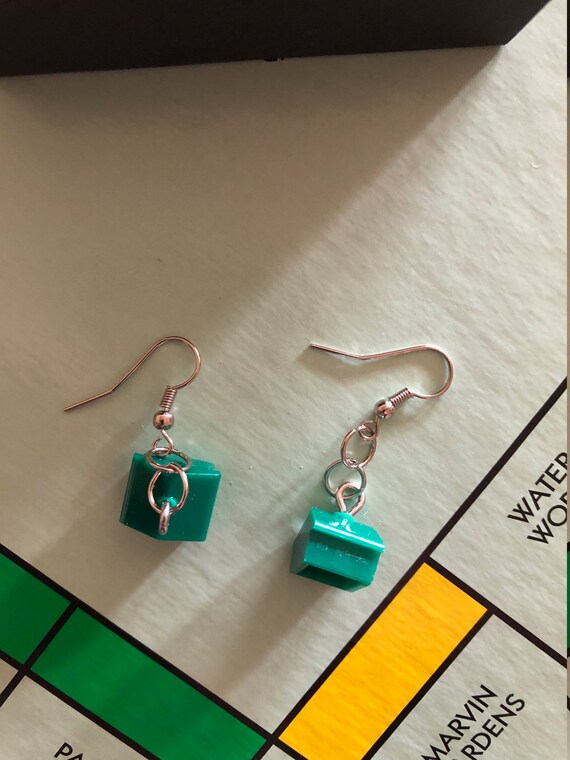 how to make juul pod earrings Handmade Monopoly House Geek Bar Pulse 2 Earrings average 2 1/2 10k puffs FLAVORS:STRAWBERRY COLADA