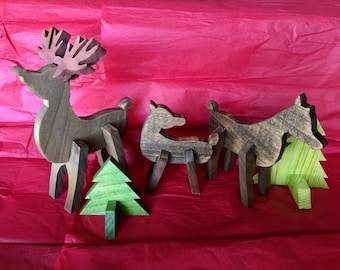 Familie houten kerstrendieren: rustiek kerstdecor