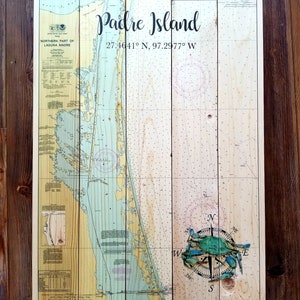 Kaart in palletstijl van Padre Island, Texas, met blauwe krab in de windroos