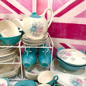 Midwinter &#39;Quite Contrary&#39; Atomic Starburst 1950s Pink and Turquoise Dinner, Coffee and Tea Service Pieces designed by Jessie Tait