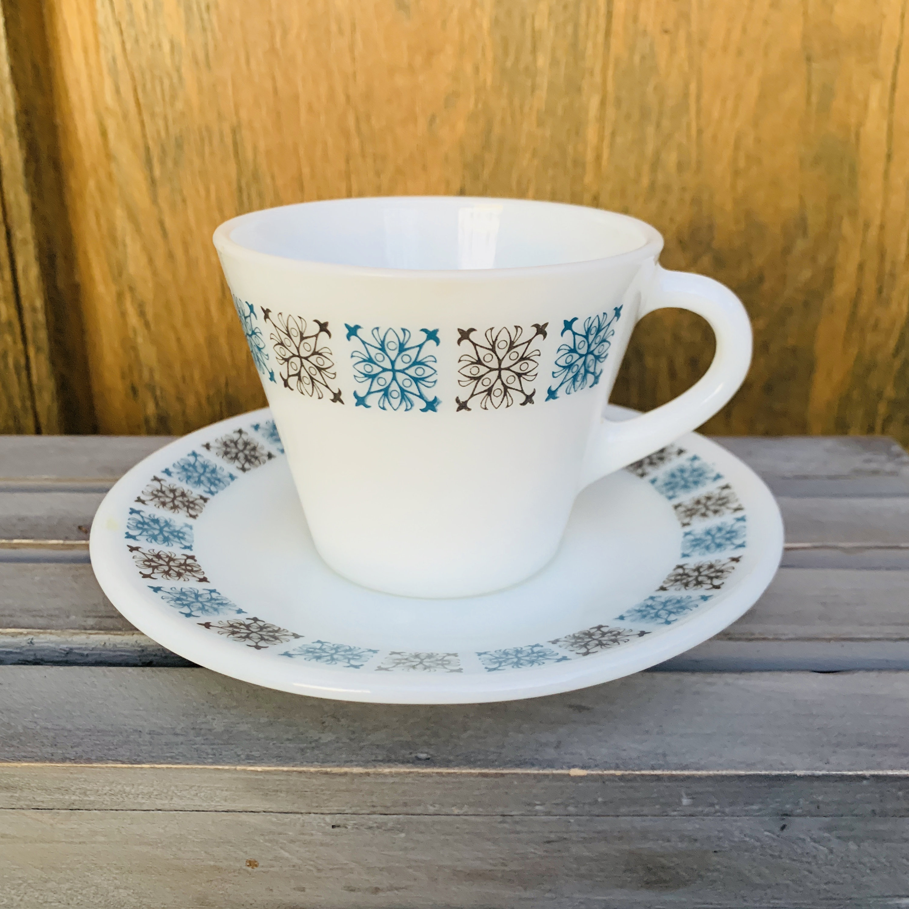 Retro Jaj Pyrex 1960s Chelsea Pattern Set of 3 Cups and Saucers Art