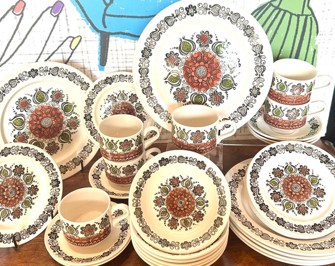 Kathie Winkle 'Romany' 30-Piece Dinner Service / Tea Set for Broadhurst, designed in 1975 with green & russet stylised folk art flowers