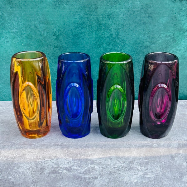 Rosice Sklo Glass Lens oder Bullet Vasen in Rosa, Lila, Grün, Aqua, Blau, Mid Century Czech entworfen von Rudolf Schrötter Muster Nr 914