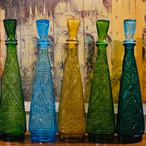 Triangle Genie Flaschen - 3-seitige Vintage italienische Empoli Glas Karaffen im dreieckigen Tiki Deco Stil, in Klar, Grün, Bernstein, Blau