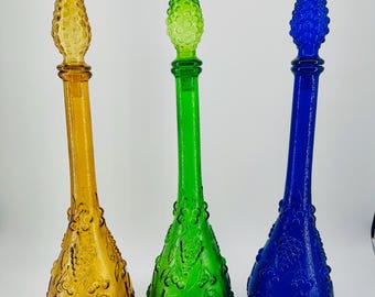 Bottiglie Empoli Grapevine Genie - Decanter vintage italiani in vetro testurizzato con motivo a uva e ciliegia nei colori cobalto, ambra e verde