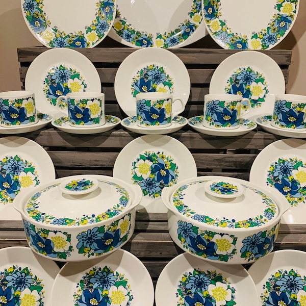 J&G Meakin Spring Morning 1970s Dinner Service Pieces, Lime Green and Turquoise Blue Flower Power Pattern