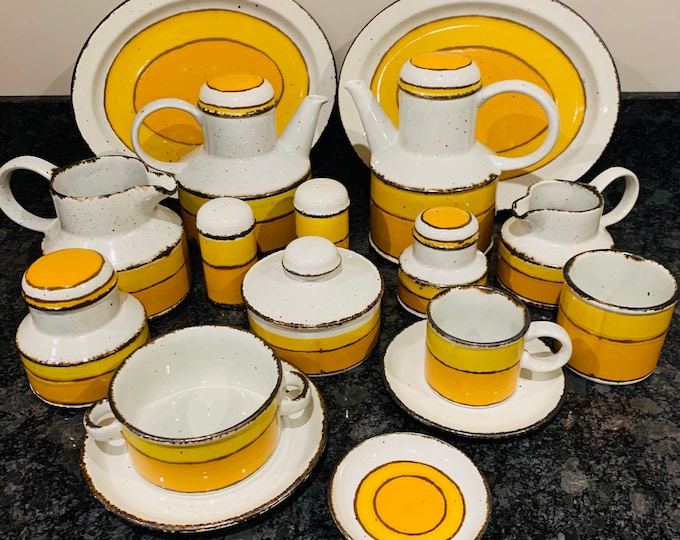 Midwinter Pottery Sun Pattern Tableware from the Stonehenge Range, 1970s, Designed by Eve Midwinter