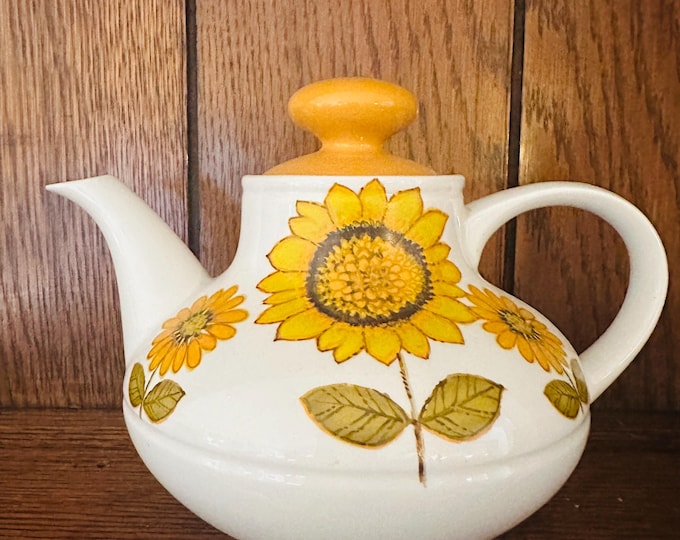 Alfred Meakin Sunflower Pattern Dinner & Tea Service Pieces - Vintage 1960s Teapot, Plates, Bowls, Saucers in Sunny Yellow