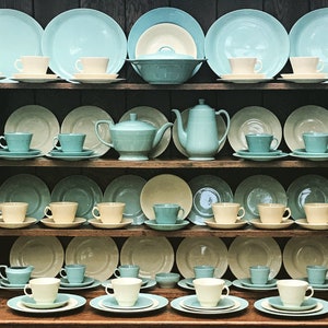 Wood&#39;s Ware Beryl Jasmine Iris Green Yellow & Blue Utility China Tea and Dinner Service Pieces
