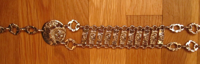 Rare Authentic GIANNI VERSACE VERSUS Silver Tone Chain Link Belt w/ Lion Faces 37.5 in. long image 3