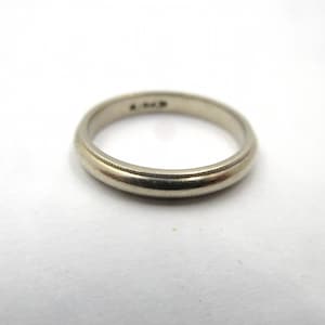 Vintage 14K white gold solid wedding band 2.5 grams