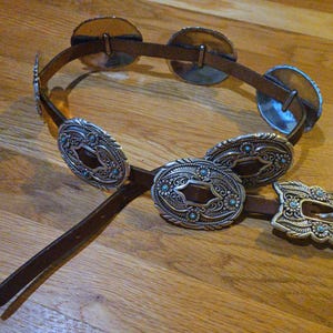 Justin Brown Tooled Cowhide Leather Concho Coin Belt Silver Buckle western 32 in vintage USA made JUSTIN buckle belt TOOLED leather 32  main image 2