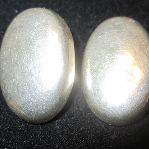 VTG .925 Sterling Silver Handcrafted Clip On Earrings Made in Mexico weighs 17 grams