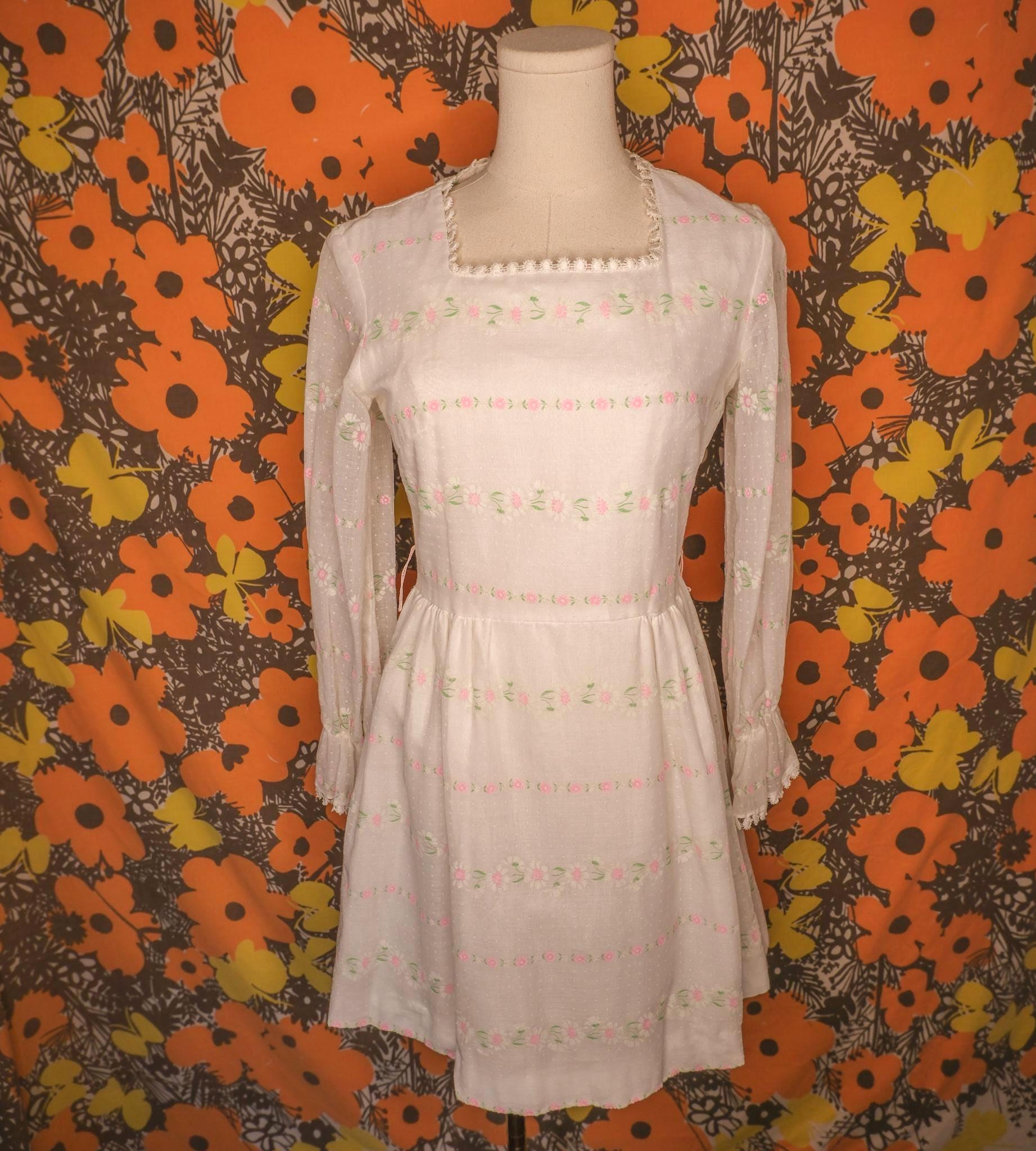 White 60s Long Sleeve Mini Dress - Etsy White 60s Long Sleeve Mini Dress - Etsy