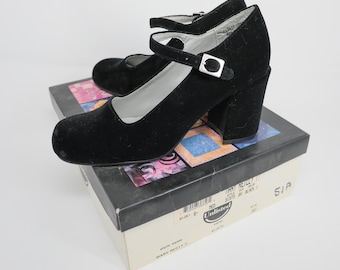 Vintage 90s Unlisted by Kenneth Cole Black Velvet Mary Jane Chunky Heels Size 6.5