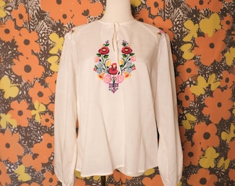 Vintage 70s White Floral Embroidered Mexican Peasant Blouse M / L