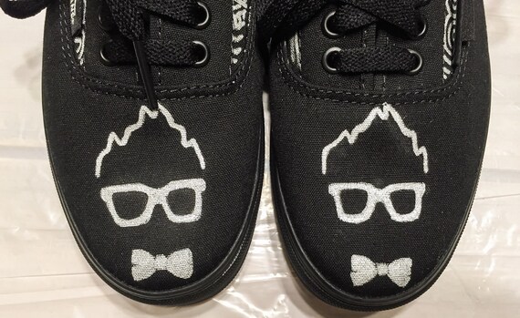 Encargo para mi amigo Dj Key Yo. Hecho a mano, Vans, zapatos, logo, zentangle, tribal, zapatos, zapatillas, negro, arte, diseñador, pintado a mano Encargo para mi amigo Dj Key Yo. Hecho a mano, Vans, zapatos, logo, zentangle, tribal, zapatos, zapatillas, negro, arte, diseñador, pintado a mano