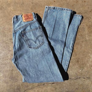 30x32 VINTAGE Levi&#39;s // 505™ // Regular Fit // Straight Leg // Light/Medium Wash