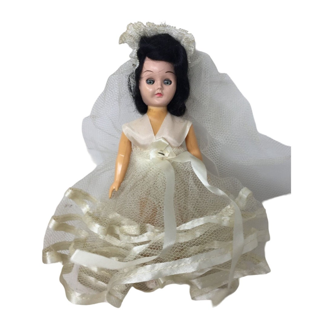 Vintage Collectible Bride Doll Black Hair/light Eyes, Wearing White
