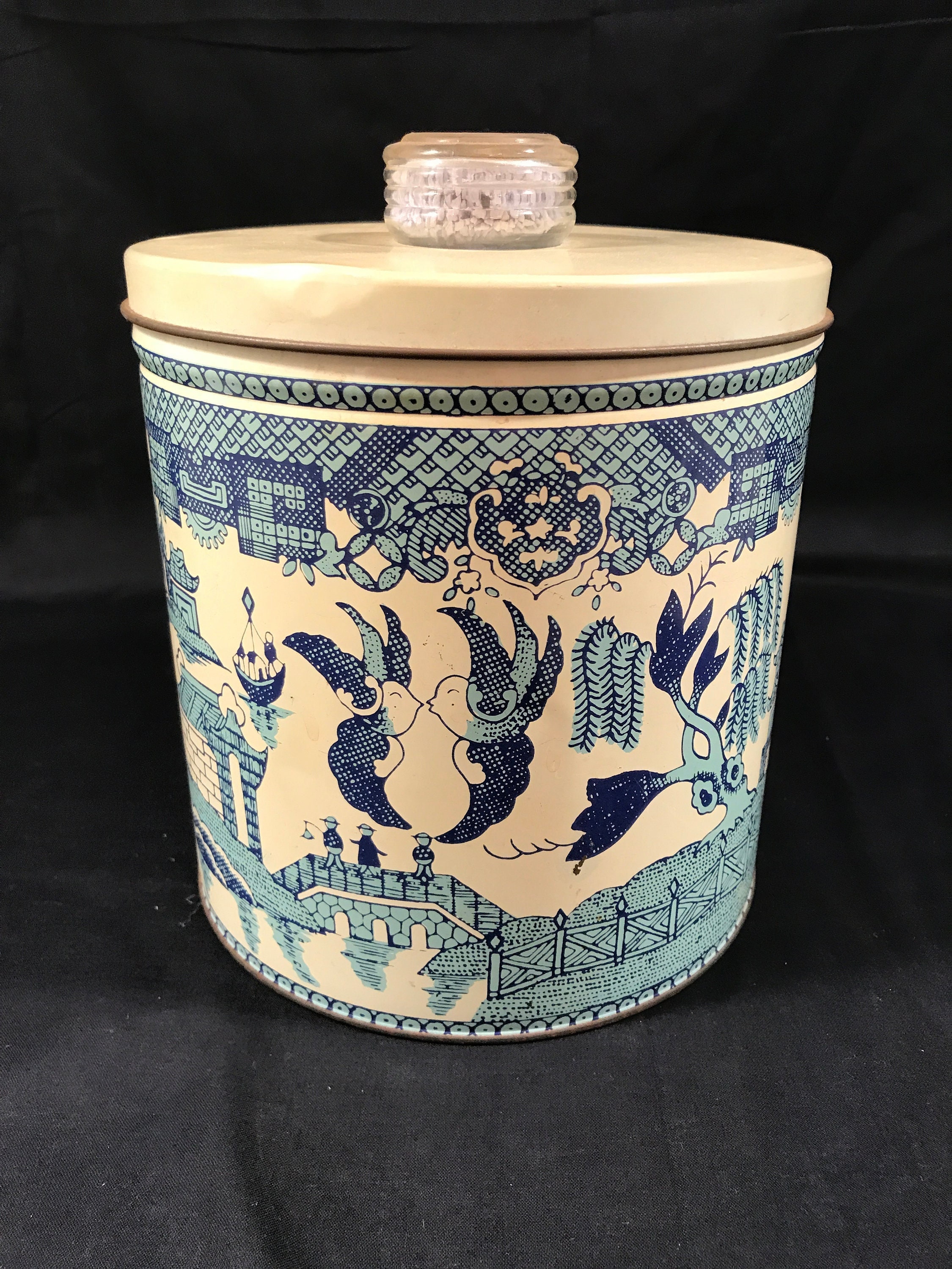 1960s Blue Willow Litho Print Blue Magic Krispy Kan Cracker