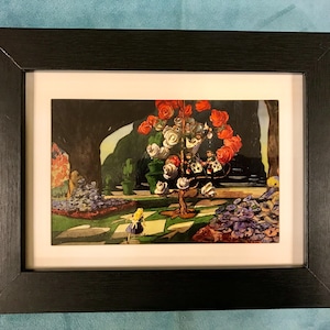 Cartolina con passepartout incorniciata Disney 6”x8” Alice nel paese delle meraviglie 1951 Dipinto Rose