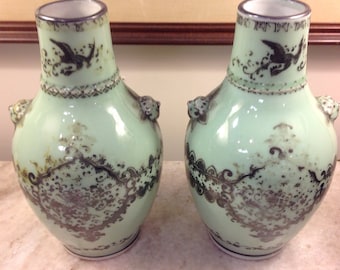 Paar antieke 19e cen. Chinese vazen in zeldzame Celadon Green & luipaarden