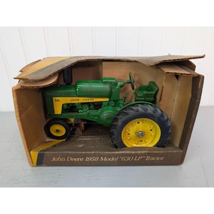 Ertl 1958 John Deere Model 630 LP 1:16 Scale Farm Toy Tractor No. 5590 Open Box
