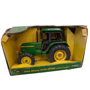 Ertl John Deere 3140 Tractor With Cab Wide Front MFWD 1:32 Scale NEW Old Stock