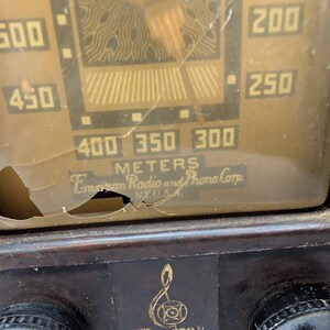 1946 Emerson Tube AM Radio Model 509 in brown, 455 kHz broadcast receiver, vintage collectible.