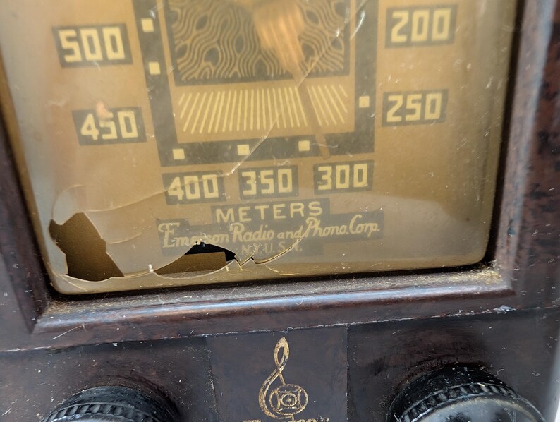1946 Emerson Tube AM Radio Model 509 in brown, 455 kHz broadcast receiver, vintage collectible.