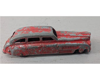 Coche sedán rojo de metal fundido a presión Tootsietoy antiguo, fabricado en EE. UU. en la década de 1940, juguete antiguo de 5 pulgadas.
