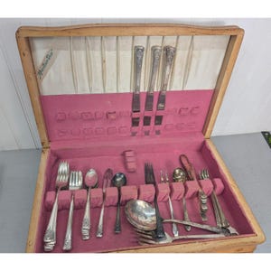 Vintage Wm Rogers Mountain Rose Silverplate Flatware Set in Wood Chest 1940s