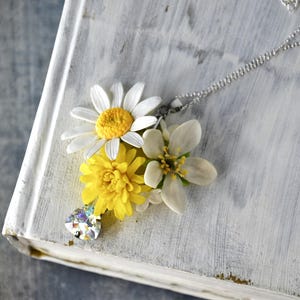 Daisy necklace, dandelion necklace,  yellow flowers necklace. Yellow pendant