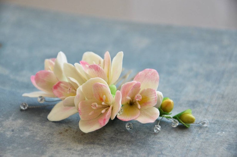 Peigne à fleurs blanches, freesia vigne image 8