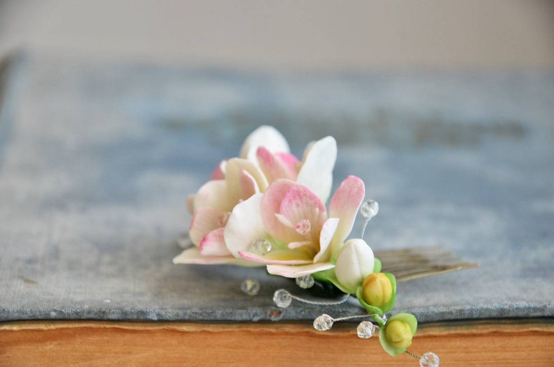 Peigne à fleurs blanches, freesia vigne image 4