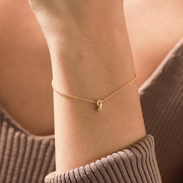 Anfangsarmband - Gold-Cursive-Buchstabe-Charm, personalisiertes zierliches Monogrammarmband für Sie