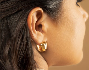 14K klobiger Gold-Herz-Huggie-Ohrring, Geschenk für Sie, Jahrestagsgeschenk, minimalistischer Schmuck – B005
