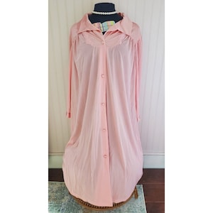 NWT Vanity Fair Peignoir Lingerie Nylon Lightweight Button Front Pink Robe Sz 46