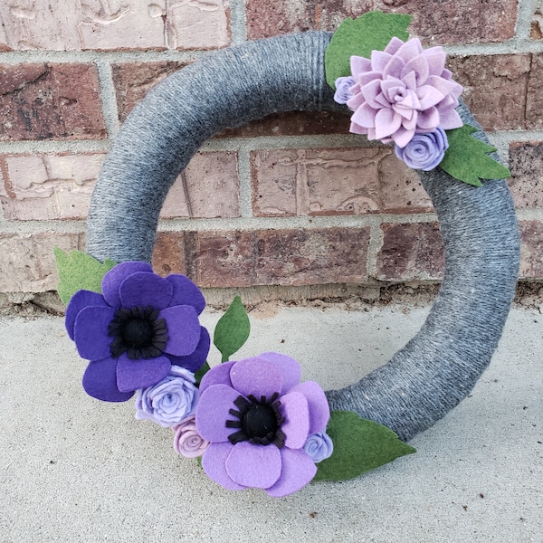 Felt flower wreath, gray yarn and purple flowers