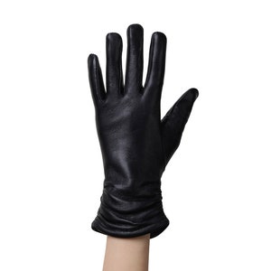 Altezzoso Drappo Black Winter Leather Gloves for Women, Natural Modal Lined Warm Gloves