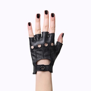 Altezzoso Voyage Black Fingerless  Leather Driving Gloves for Women